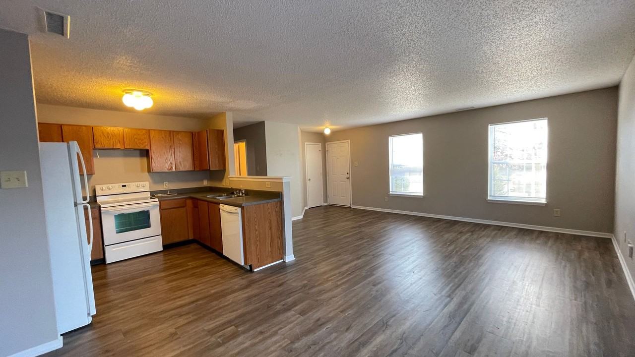 2594 Chilton Dr - Photo 4 of 19