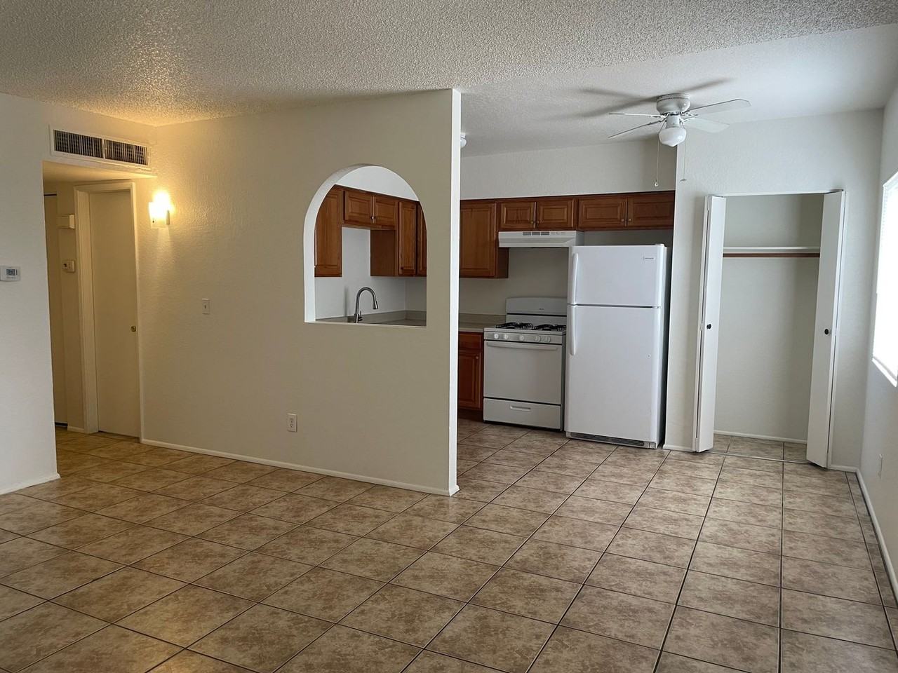 4522 E Lester St - Photo 4 of 16
