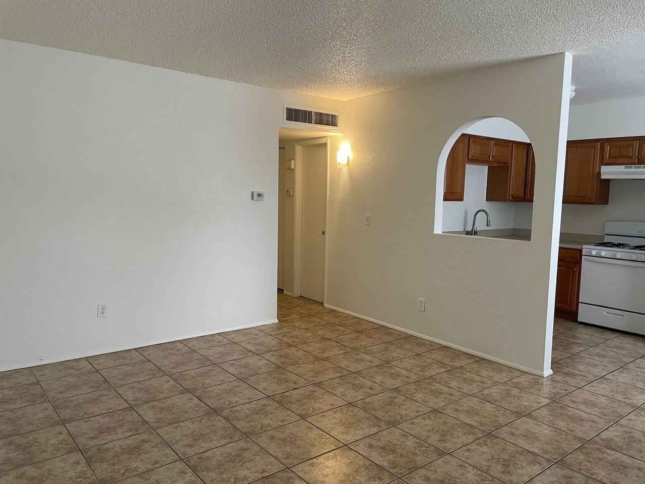4522 E Lester St - Photo 5 of 16