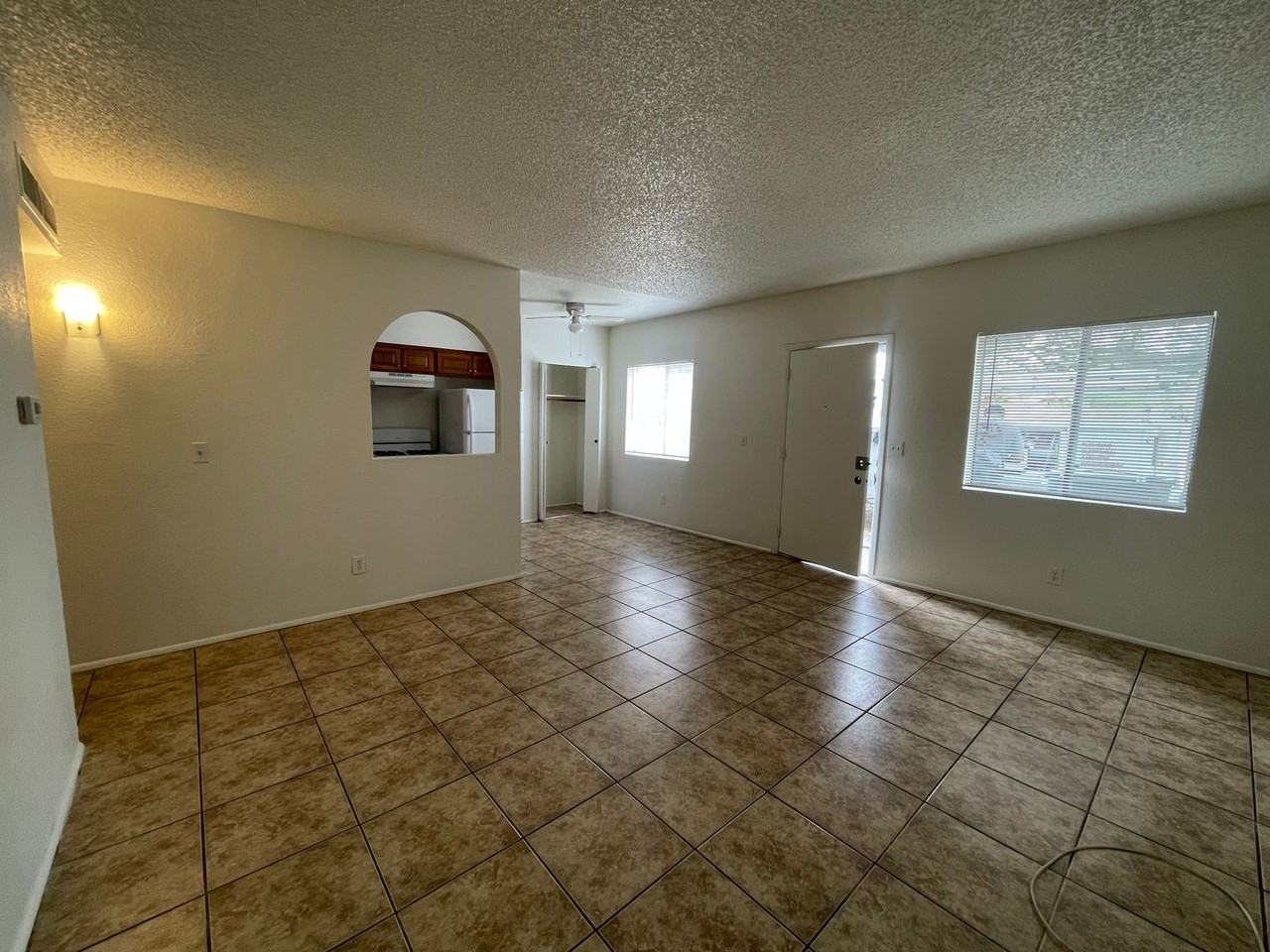 4522 E Lester St - Photo 6 of 16