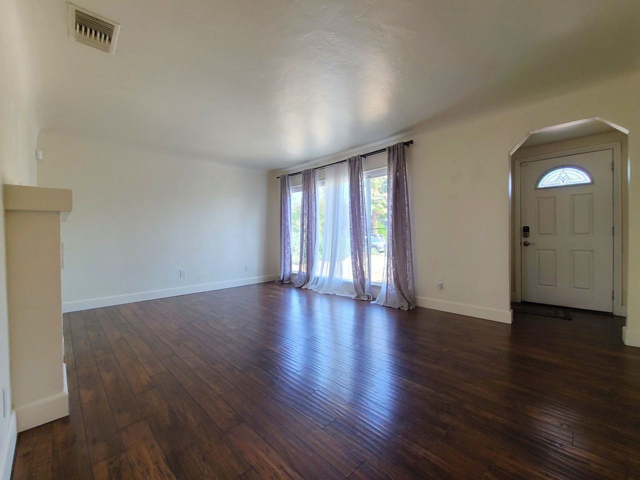 1017 Campus Ave - Photo 3 of 22