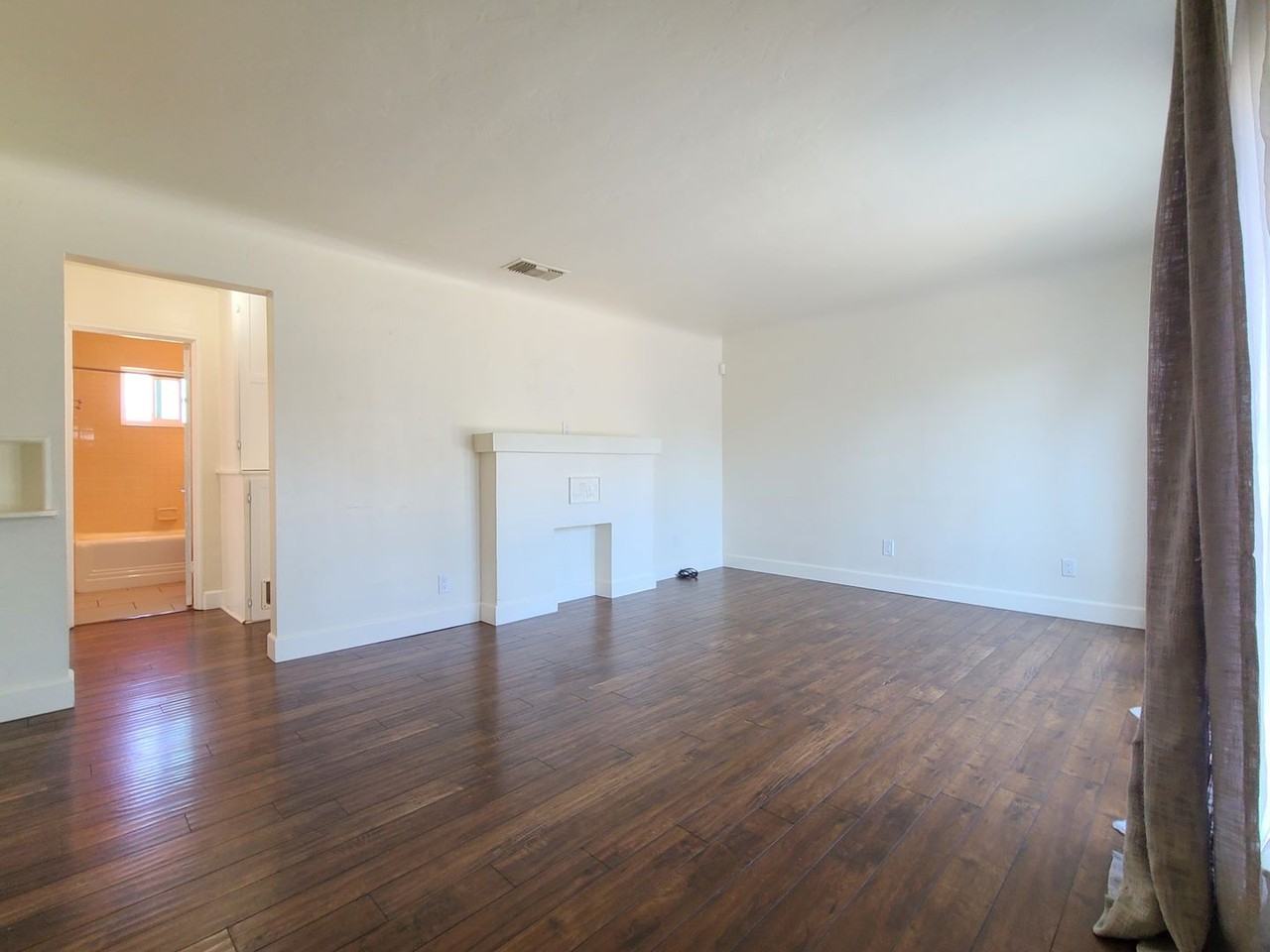 1017 Campus Ave - Photo 4 of 22