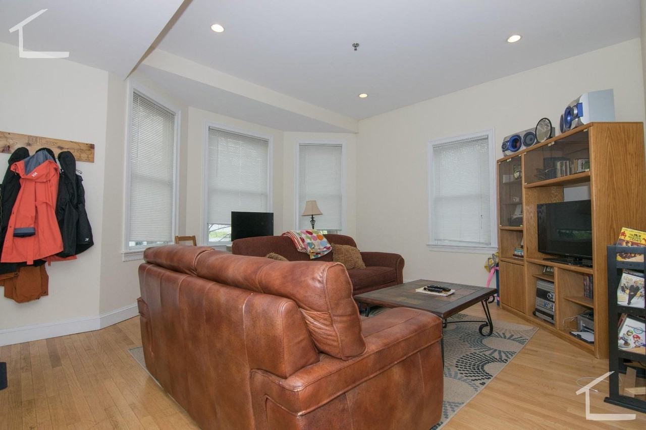 13 Gardner Ter - Photo 2 of 9