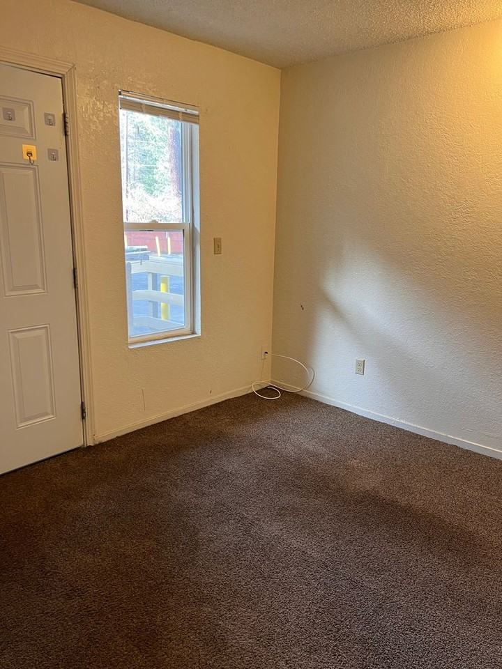 Tahoe Townhouse Apts. - Photo 4 of 5