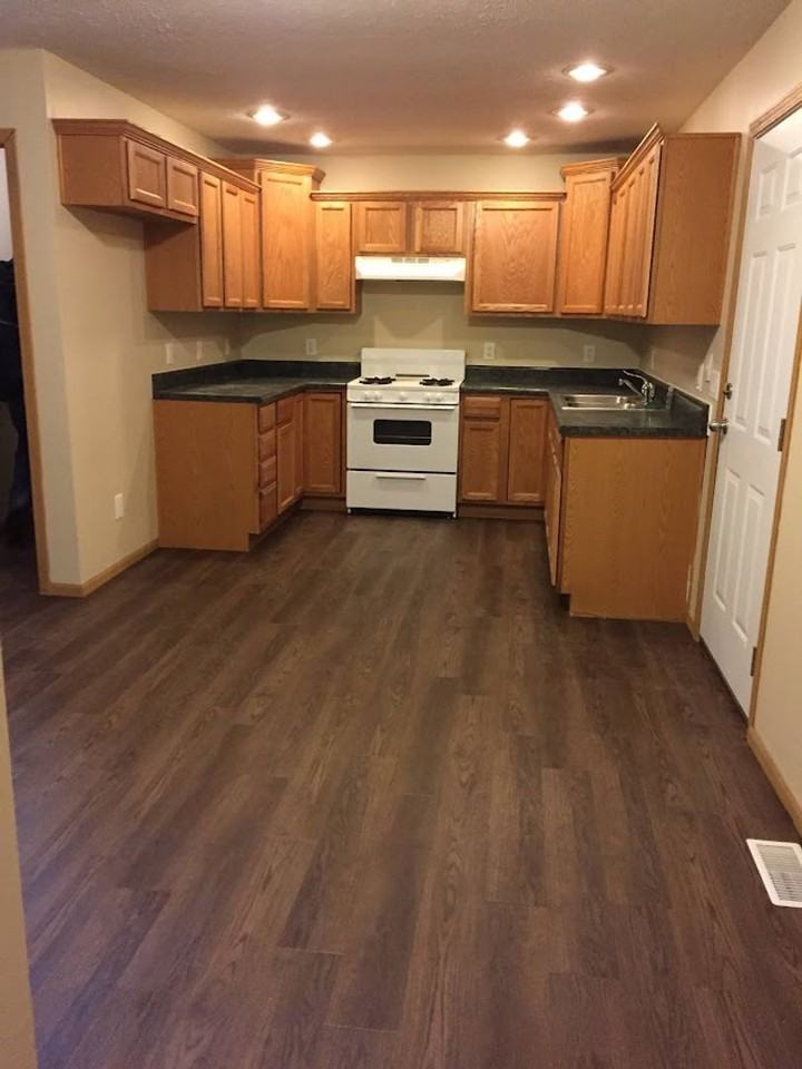 201 E Hill St - Photo 4 of 15