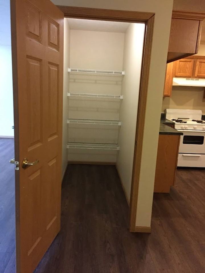 201 E Hill St - Photo 6 of 15