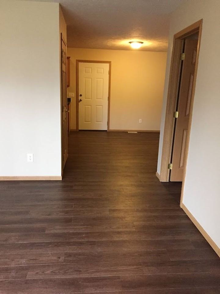201 E Hill St - Photo 7 of 15