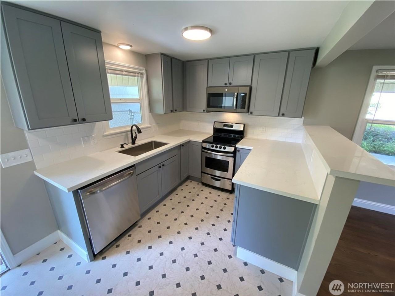4807 S 172nd Pl - Photo 4 of 11