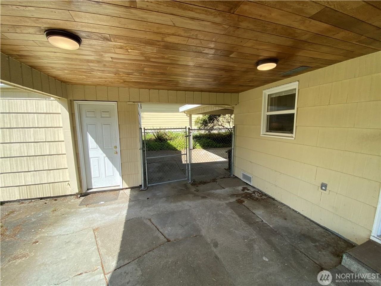 4807 S 172nd Pl - Photo 5 of 11
