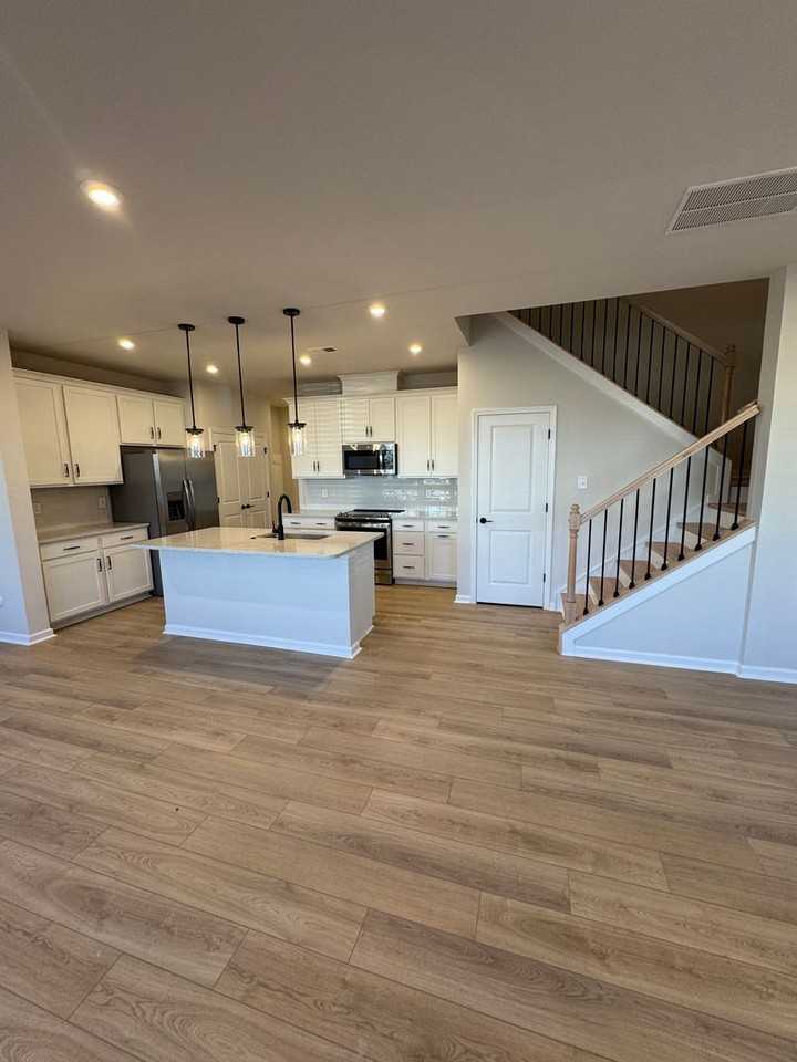 8911 Nettleton Ave - Photo 3 of 32