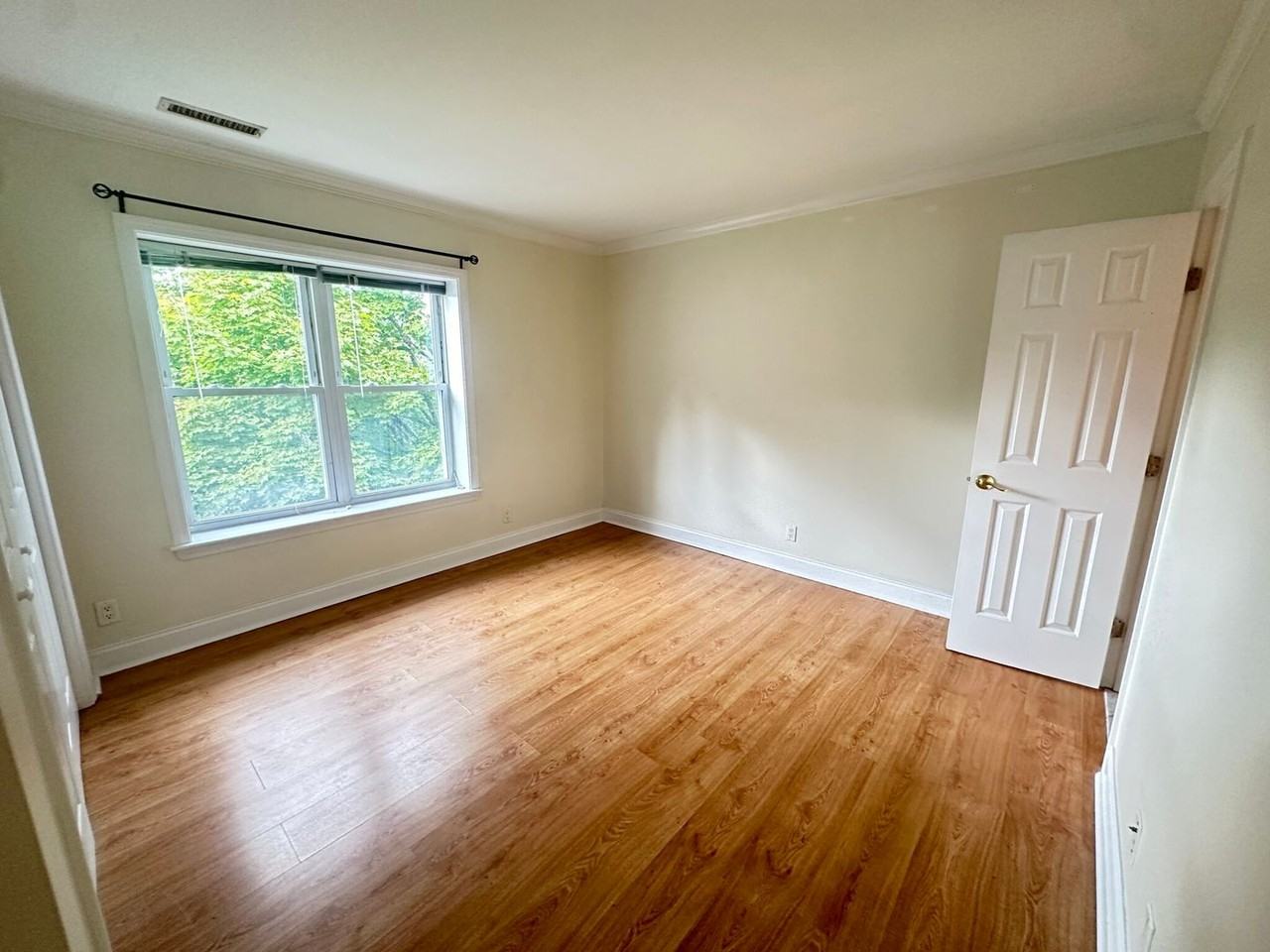 116 Newton St - Photo 5 of 6