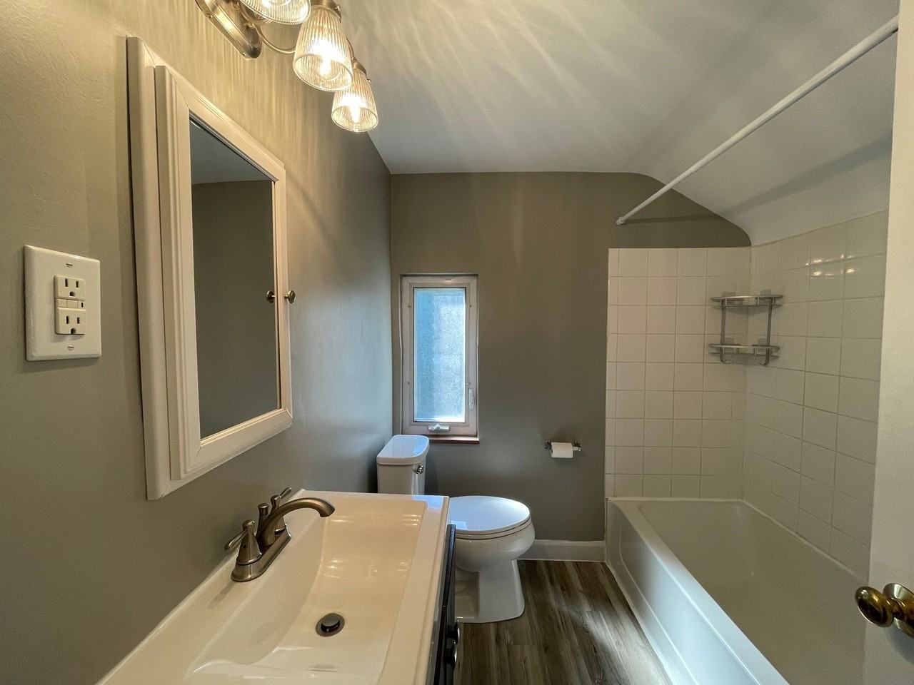 3271 Waltham Ave - Photo 3 of 26