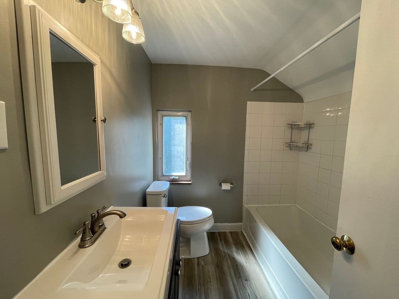 3271 Waltham Ave - Photo 5 of 26