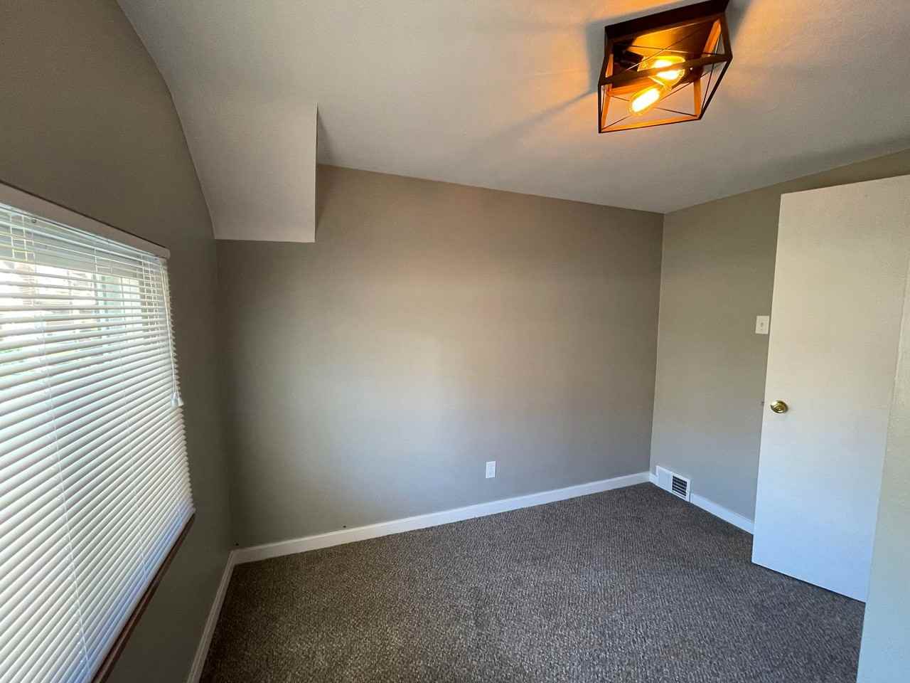 3271 Waltham Ave - Photo 7 of 26