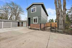 featured image of 8511 Woodlawn Ave Sw