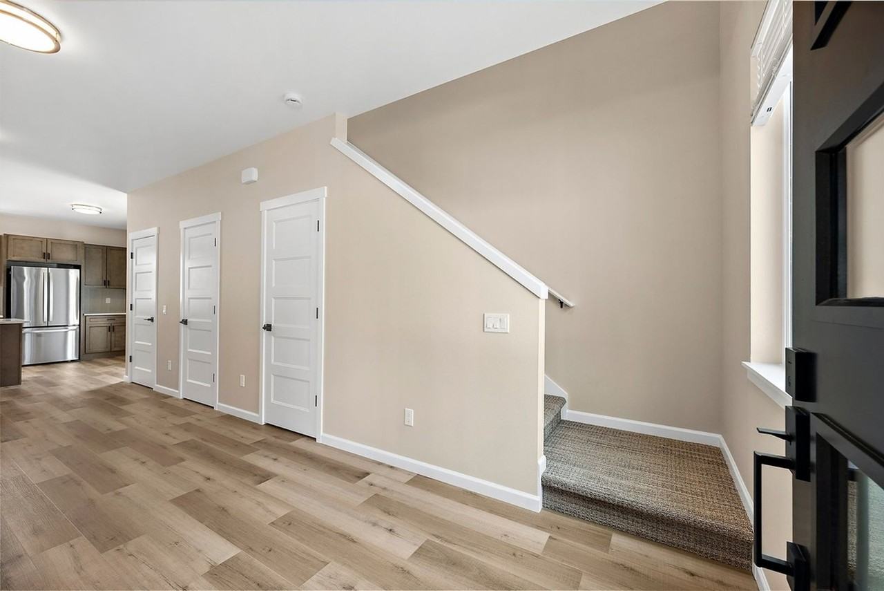 8511 Woodlawn Ave Sw - Photo 4 of 31