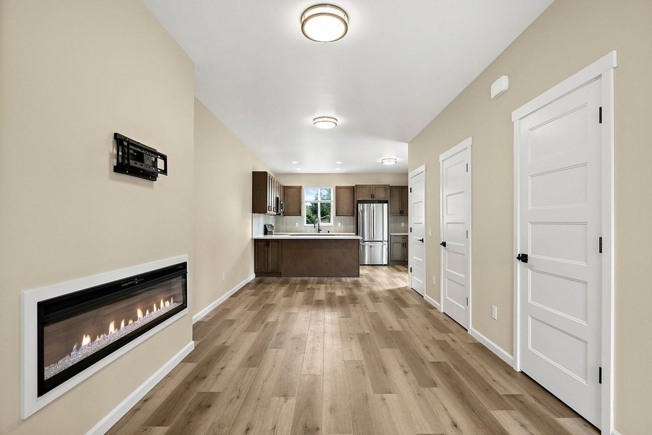 8511 Woodlawn Ave Sw - Photo 5 of 31
