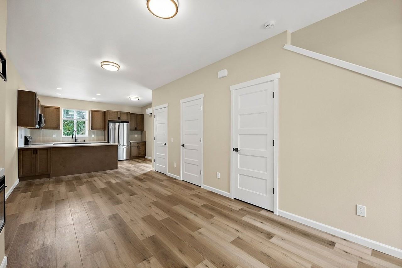 8511 Woodlawn Ave Sw - Photo 7 of 31