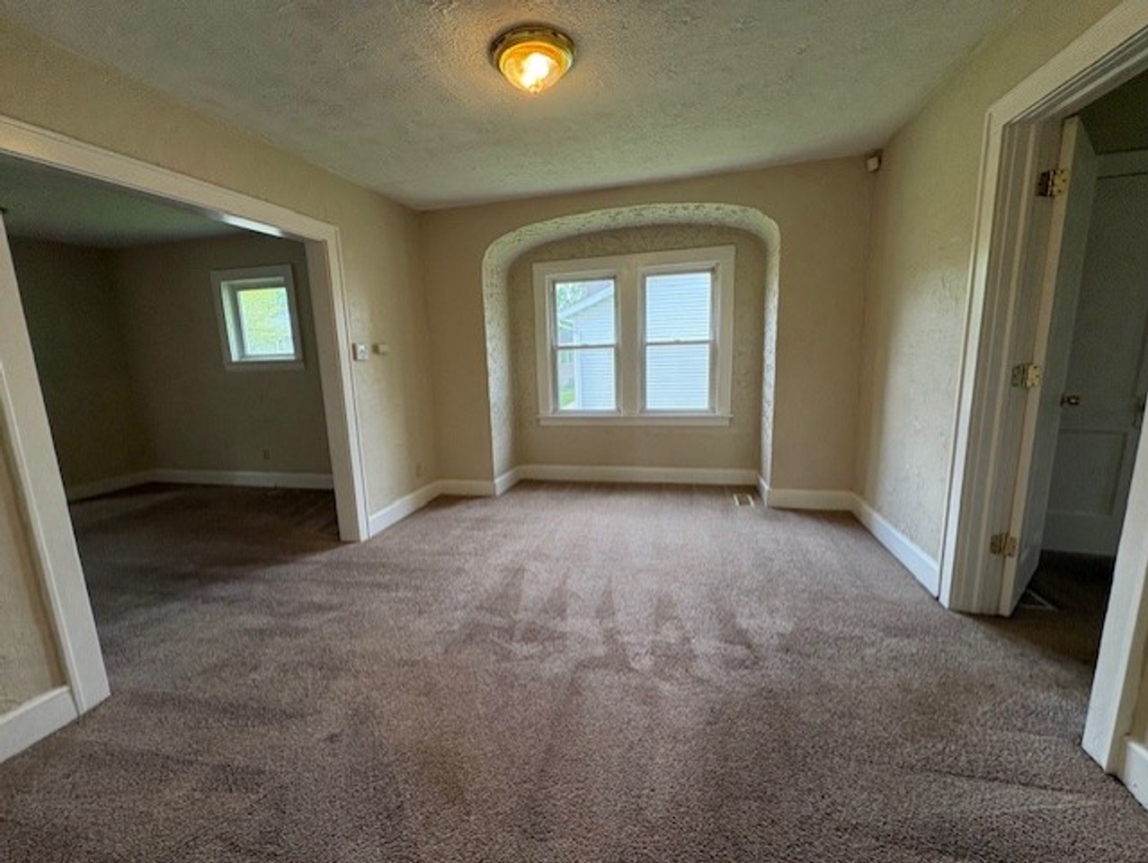 571 Chittenden St - Photo 2 of 11