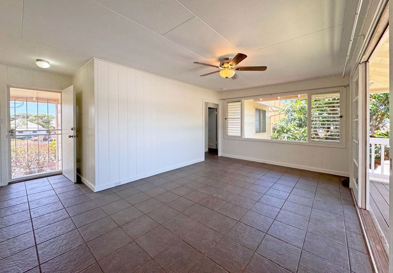 1220 Center St #B - Photo 2 of 21