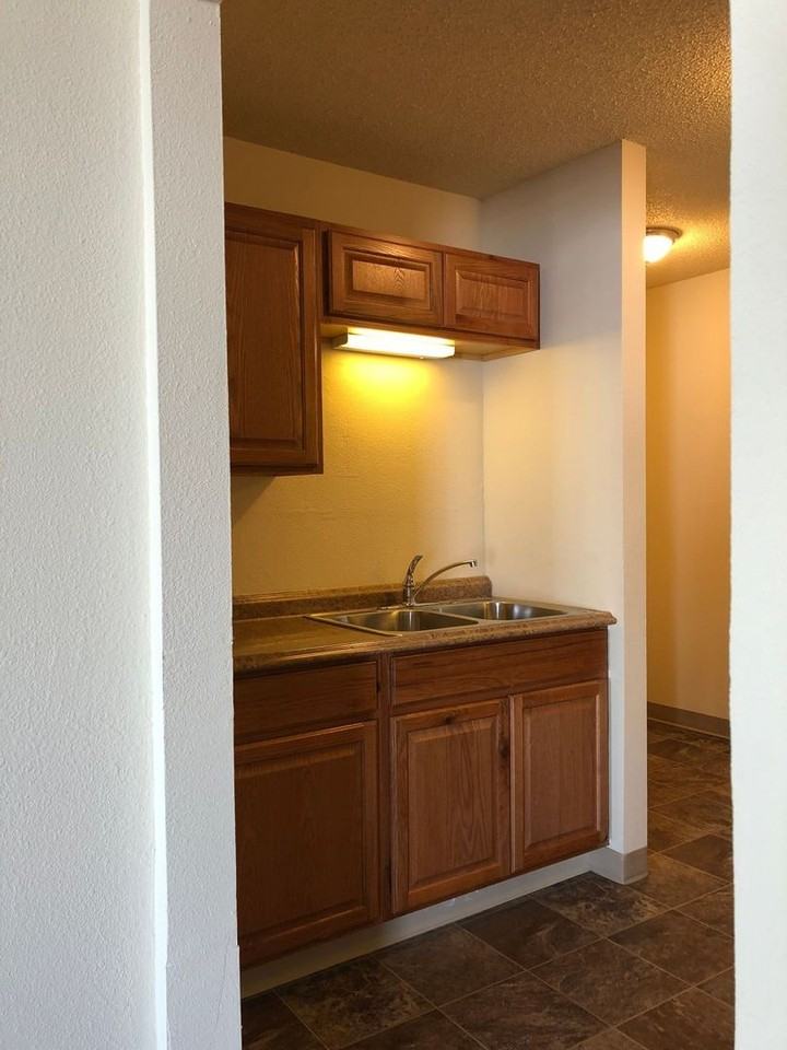 1902 8 1/2 St Se - Photo 4 of 20