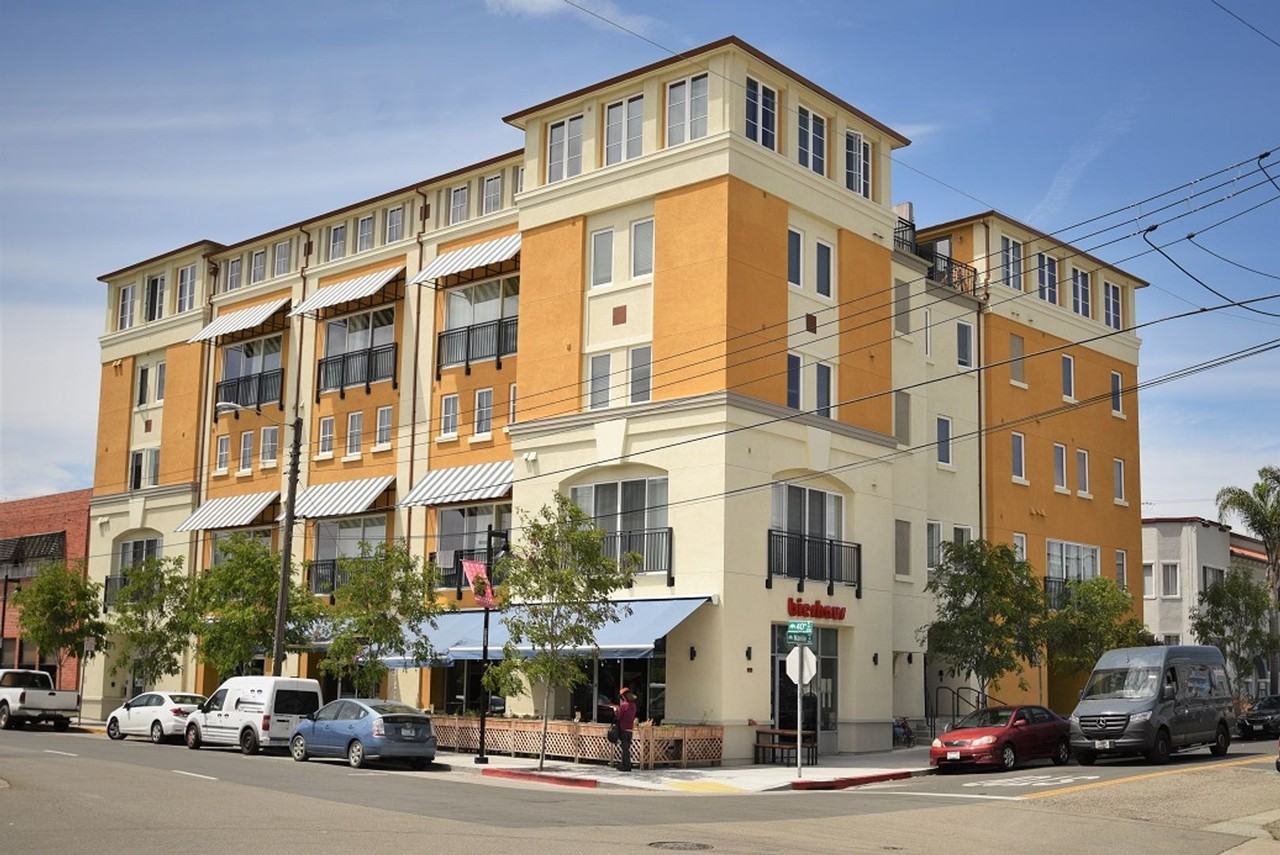 1p614 - The Temescal Muse - Photo 2 of 44