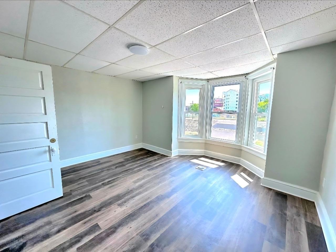 143 Stevens Ave - Photo 4 of 8