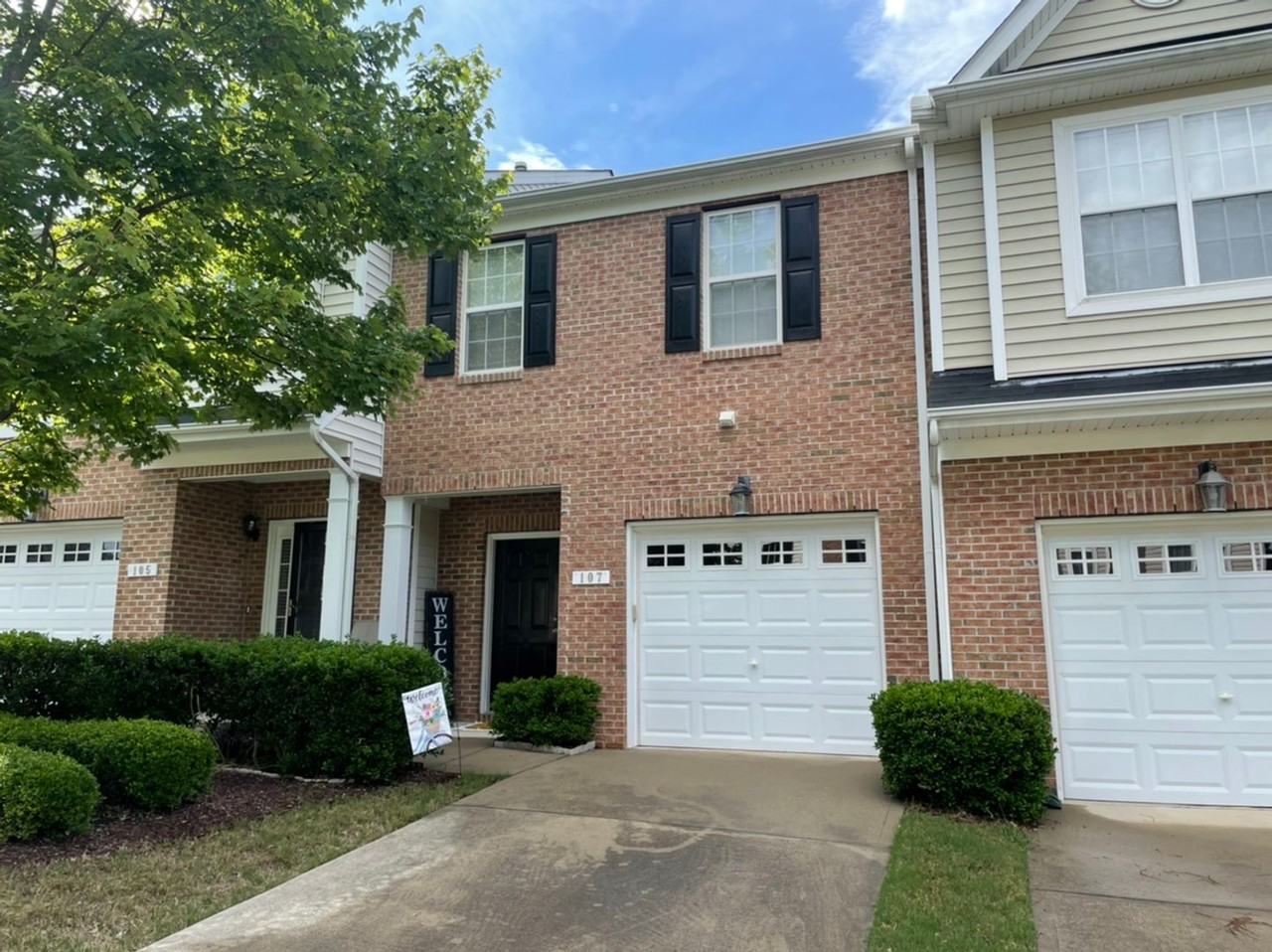 107 Fanwood Ct - Photo 2 of 19