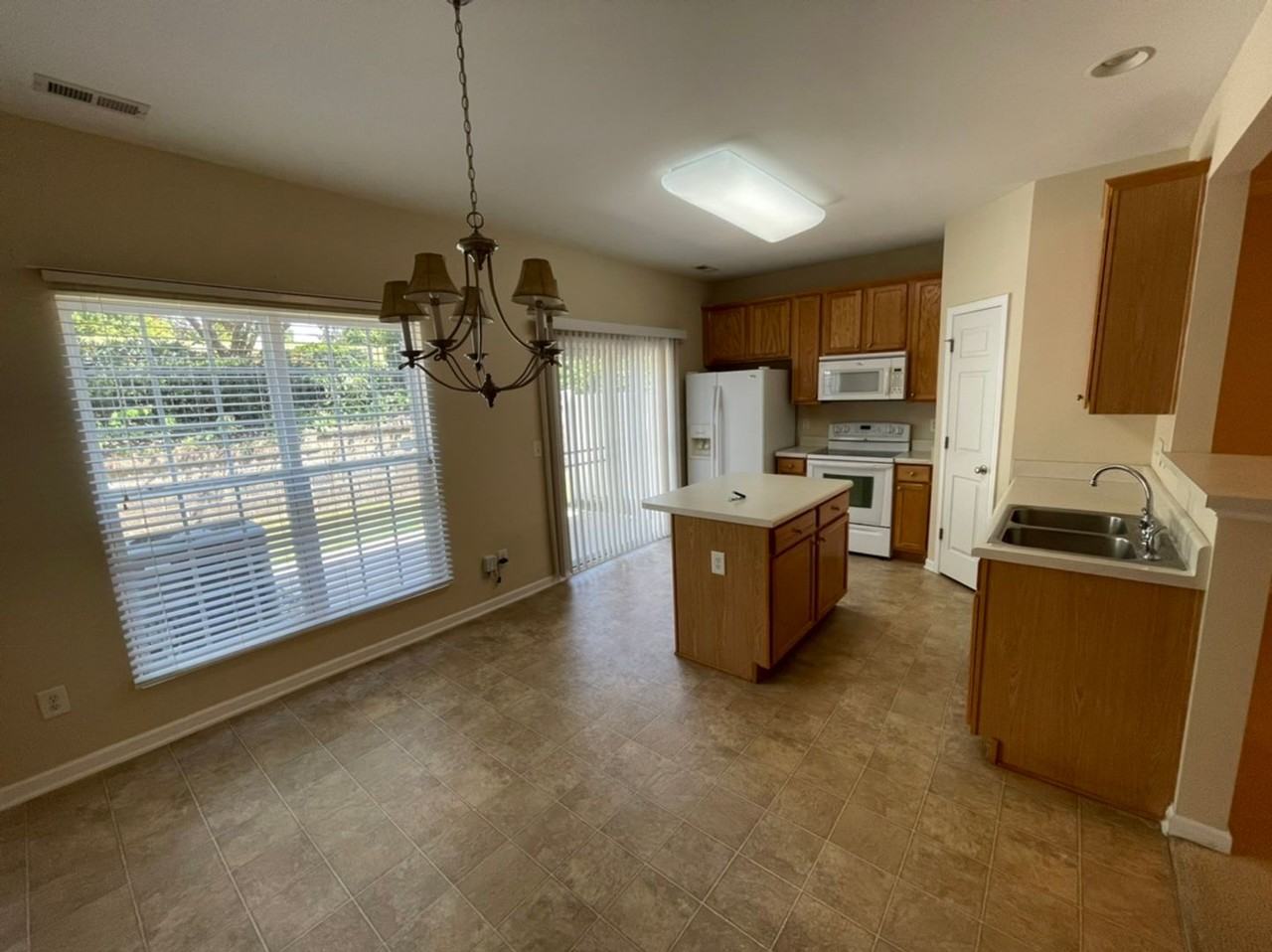 107 Fanwood Ct - Photo 7 of 19