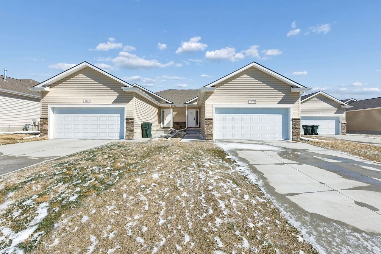 1073 N 170th Ter