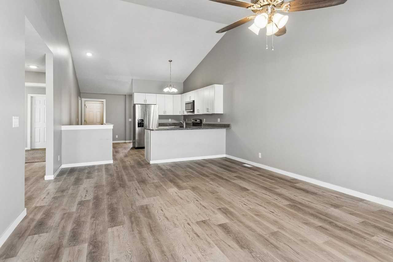 1073 N 170th Ter - Photo 7 of 25