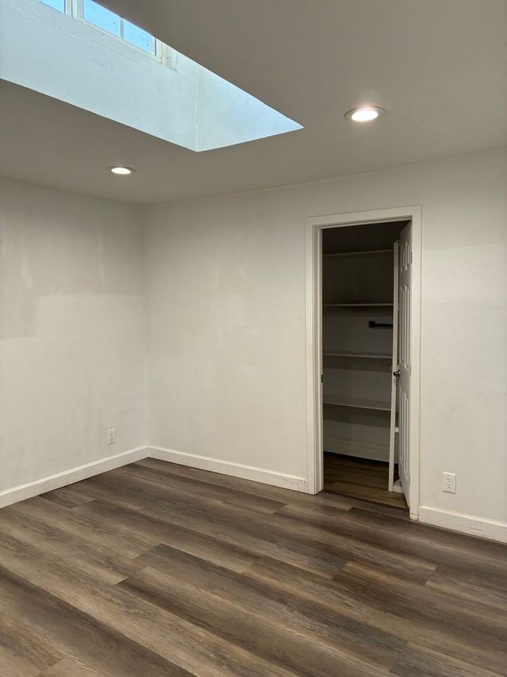 456 E Market St - Photo 4 of 7