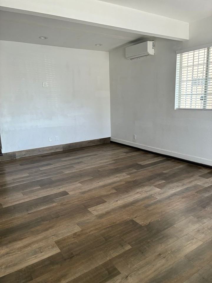 456 E Market St - Photo 5 of 7