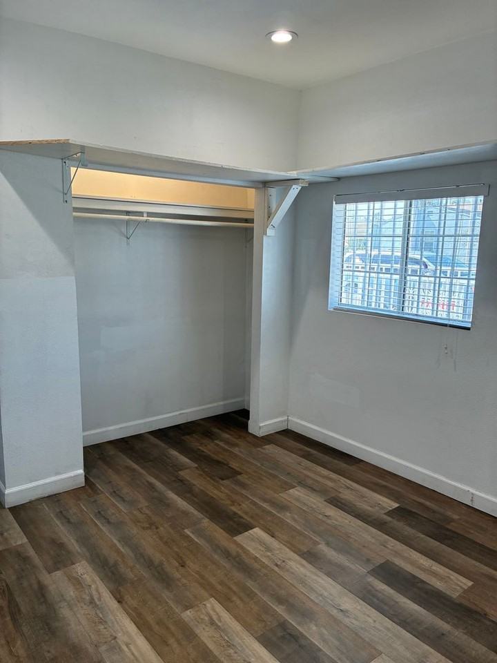 456 E Market St - Photo 6 of 7