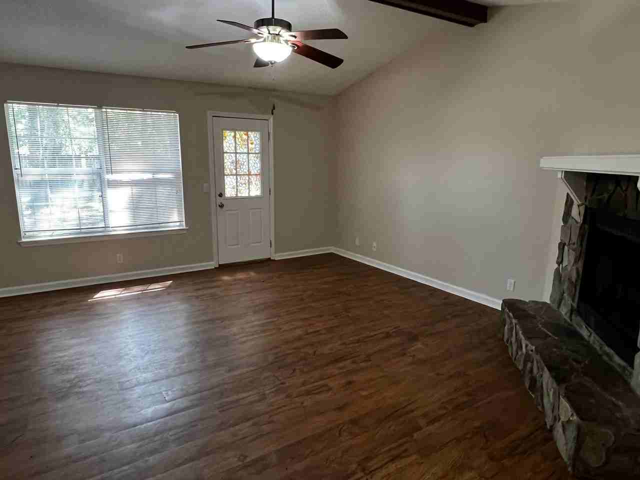 105 Baytree Ct - Photo 2 of 17