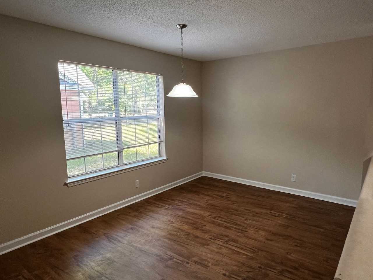 105 Baytree Ct - Photo 4 of 17