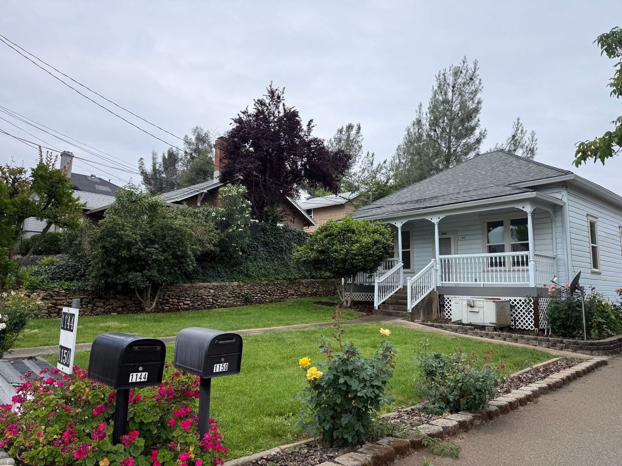 1144 Willis St - Photo 2 of 24