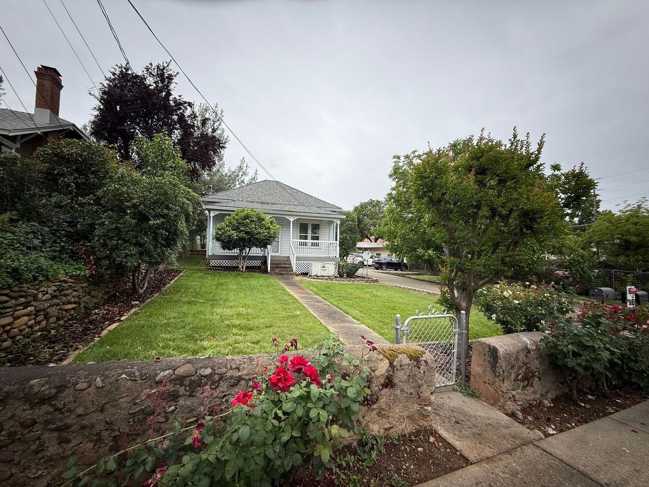 1144 Willis St - Photo 3 of 24