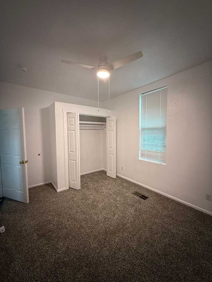 1144 Willis St - Photo 3 of 24