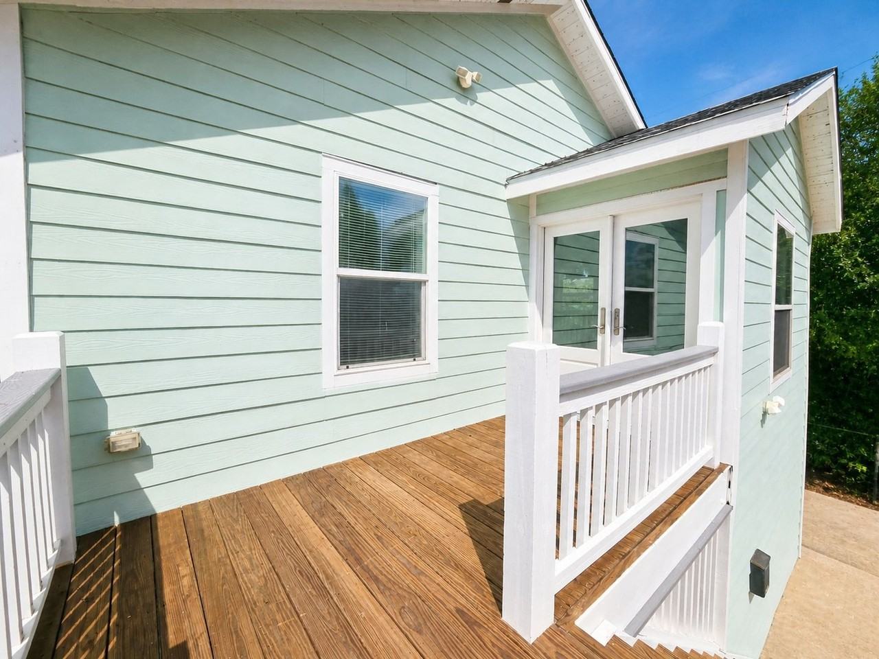 2215 46th St - Photo 2 of 16
