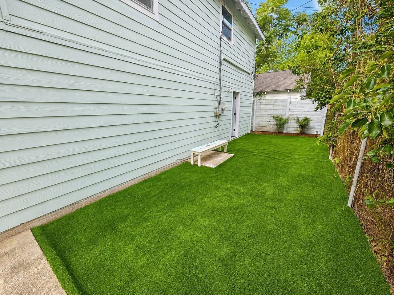 2215 46th St - Photo 3 of 16