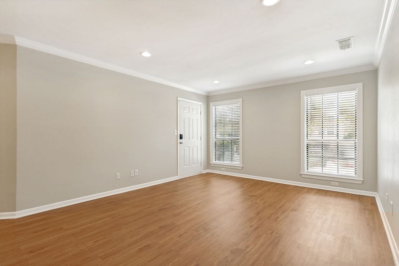201 Ellwood St - Photo 2 of 25