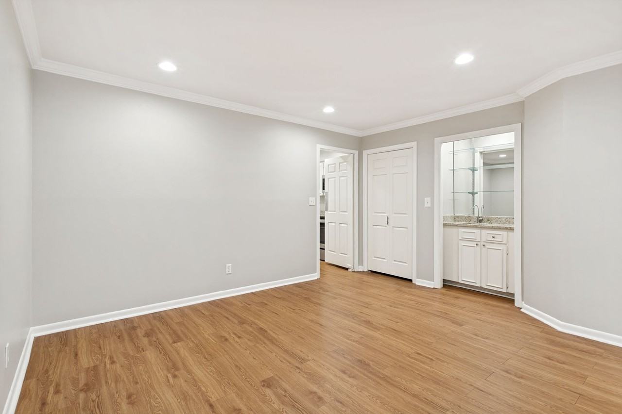 201 Ellwood St - Photo 7 of 25