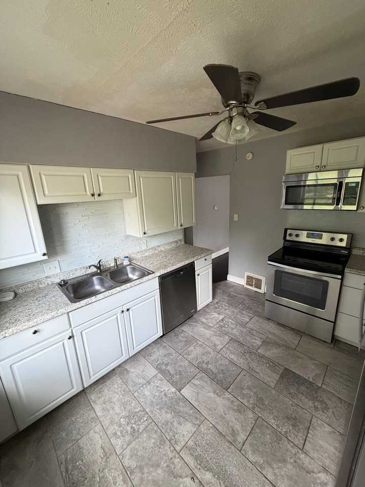 3128 S 4th St - Photo 3 of 6