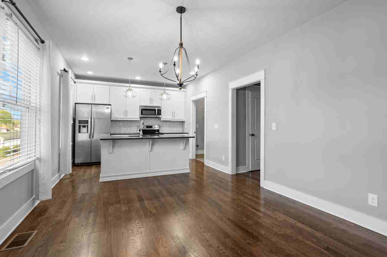 310 Evanston Ave - Photo 6 of 24