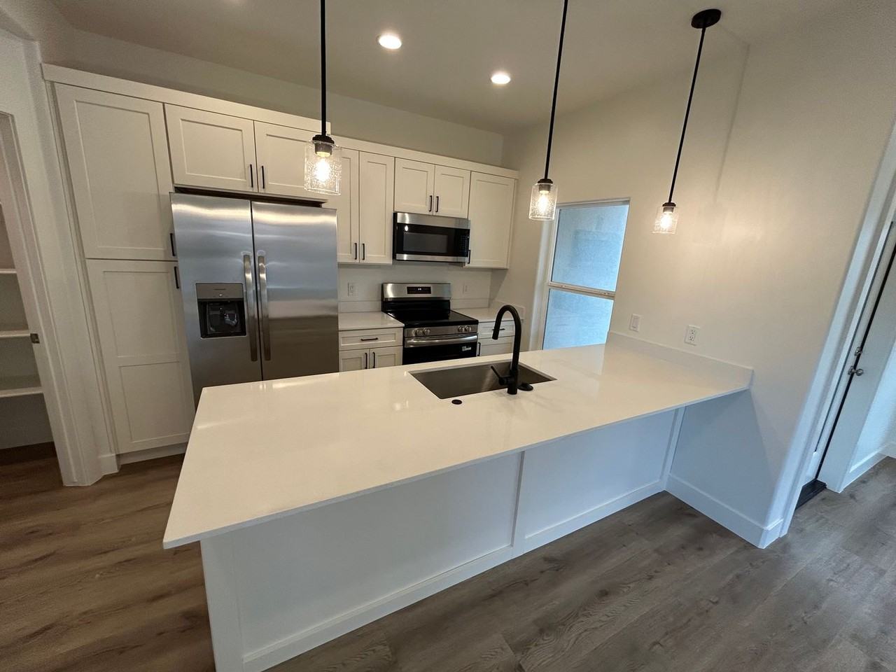 1522 E Mead Ln - Photo 4 of 39