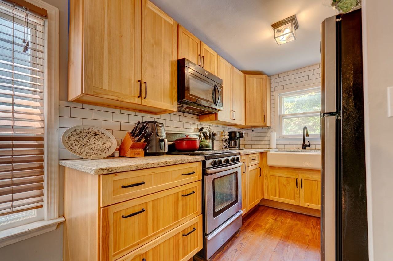 64 Nicoll St - Photo 5 of 16