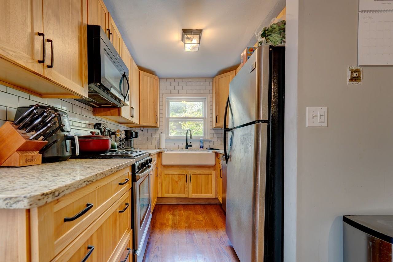 64 Nicoll St - Photo 6 of 16