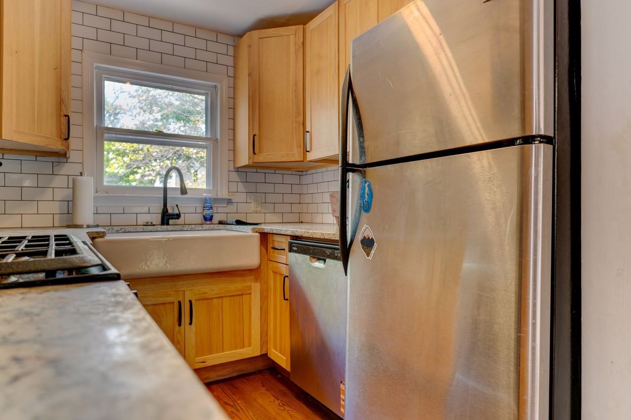 64 Nicoll St - Photo 7 of 16