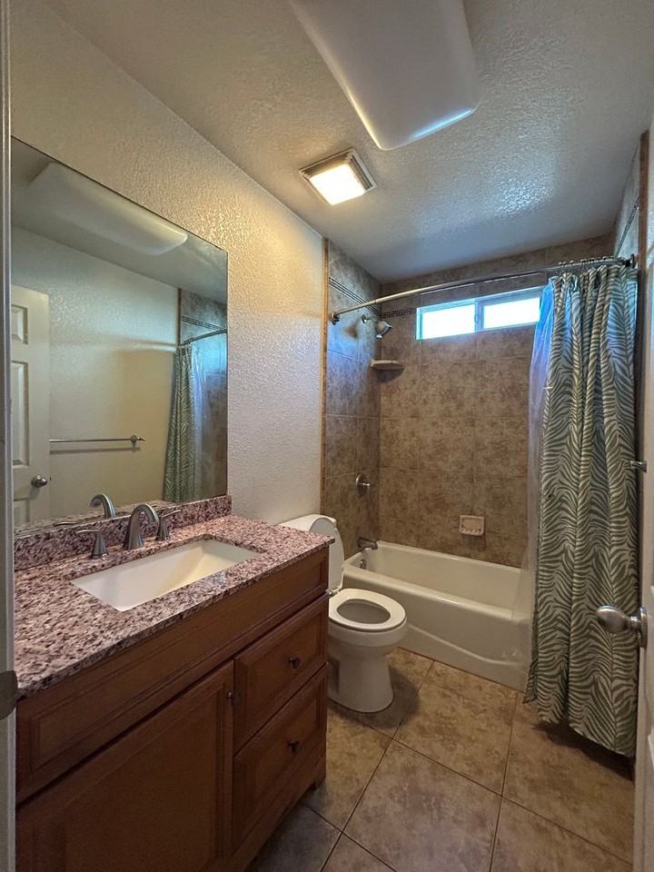 1072 1/2 Monterey St - Photo 4 of 5
